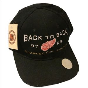 Red wings Stanley Cup Champions Hat.